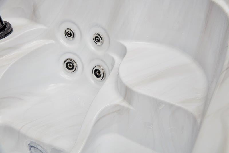 Comfortable 3 person hot tub spa with dual lounger and 25 therapeutic jets