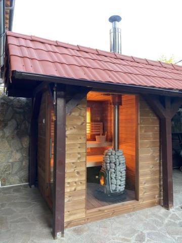 Sauna wood stove chimney extension set with thru-ceiling design